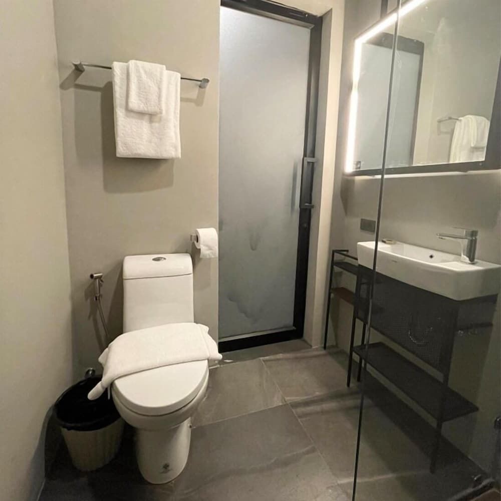 515 VICTORY Hotel Standard King 6