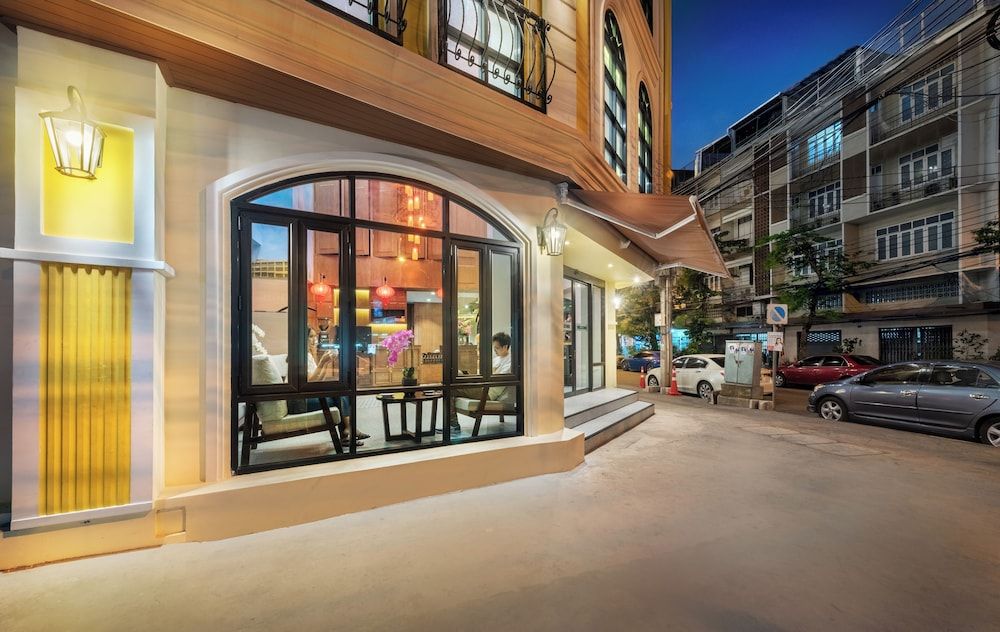 undefined Phra Nakhon Poshtel 4