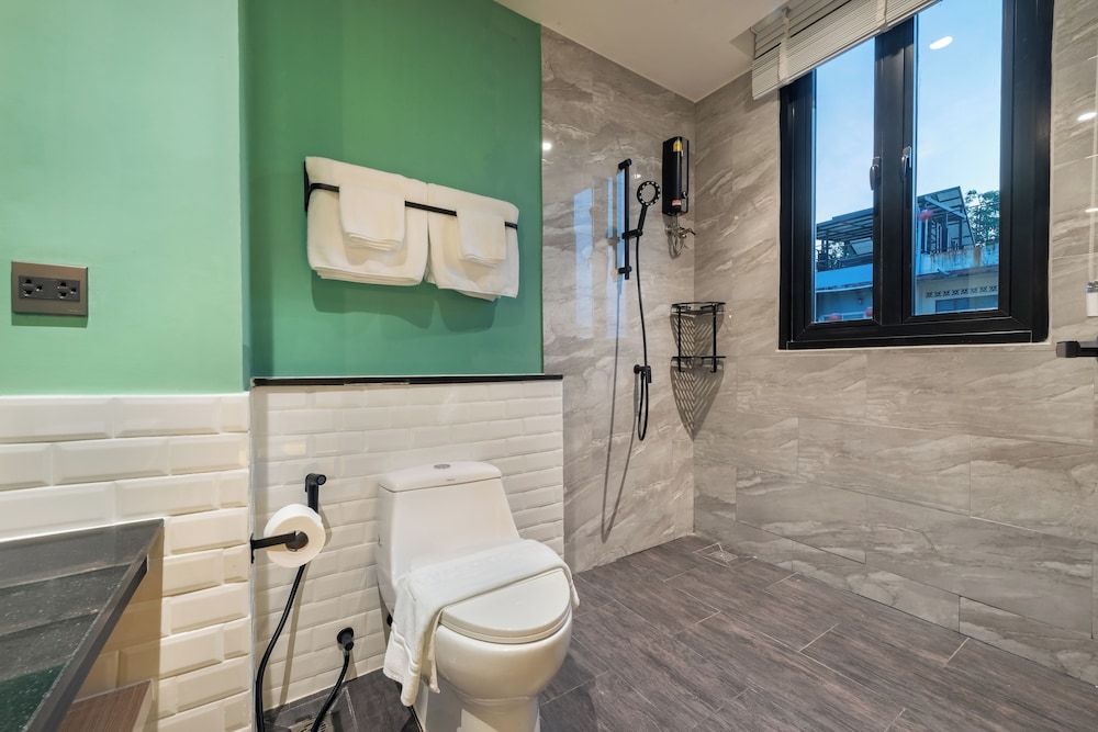 Phra Nakhon Poshtel Superior Double Room 9