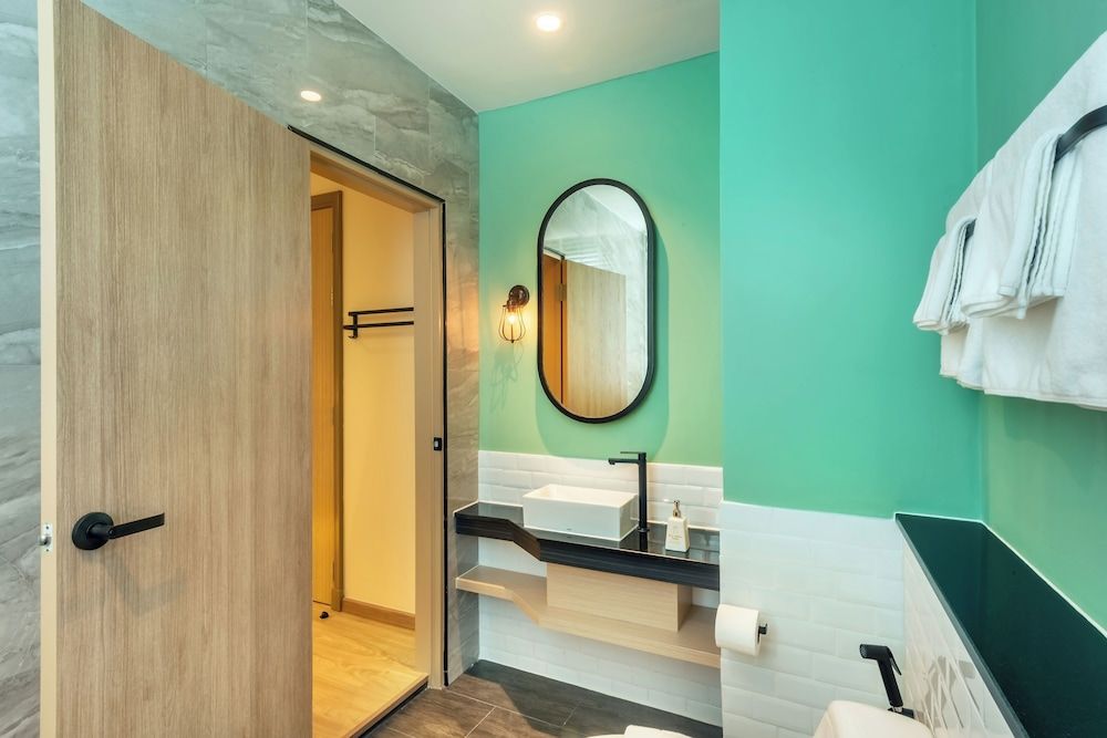 Phra Nakhon Poshtel Superior Double Room 10