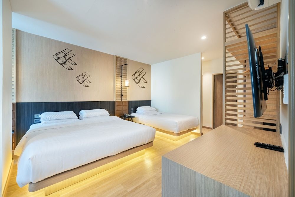 undefined Phra Nakhon Poshtel 4