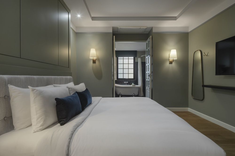 Thomas Bangkok Hotel Standard Double Room 2