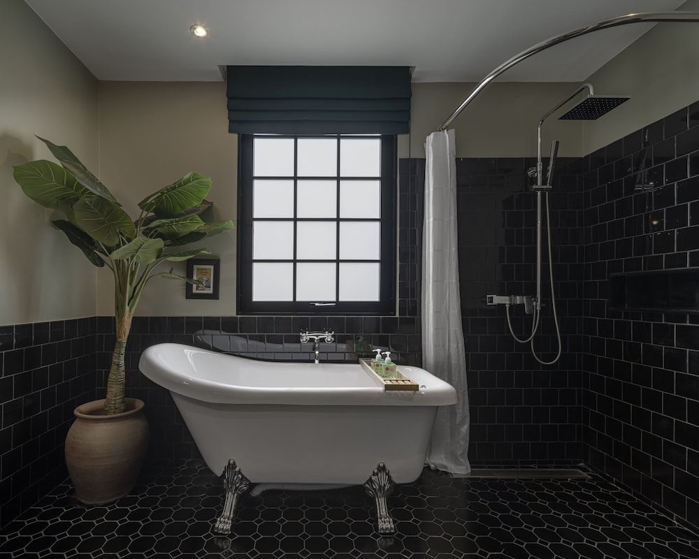 Thomas Bangkok Hotel Standard Double Room 8