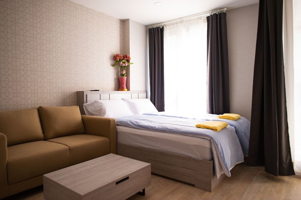 Business Apartment, 1 Queen Bed, Non Smoking, Courtyard View
