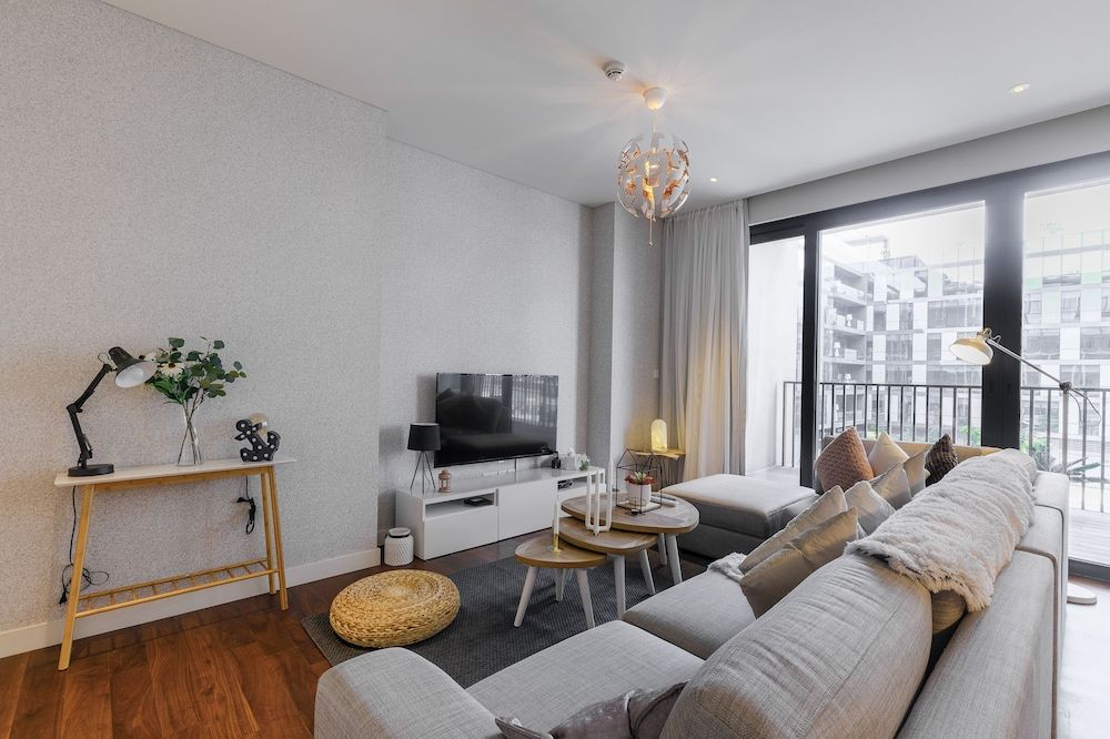 FAM Living - City Walk Mall Apartment, 2 Bedroom with Maidsroom 12