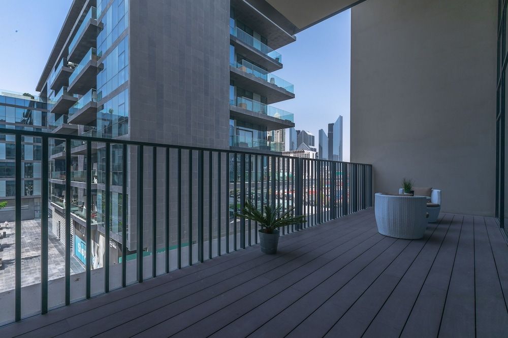 FAM Living - City Walk Mall Apartment, 2 Bedroom with Maidsroom 8