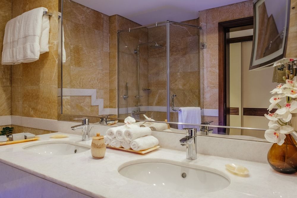 Stella Di Mare Dubai Marina Hotel Deluxe Twin Room with Early Check-in / Late Check-out / 35% F&B Discount valid until 31 Aug 2026 3