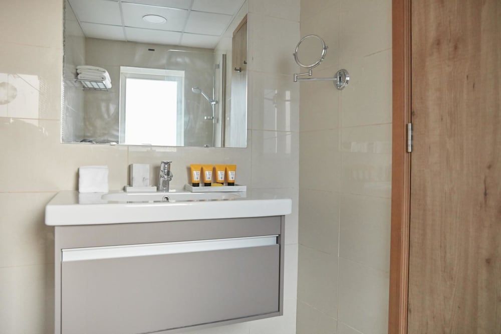 Fantastay Continental Towers Apartment, 2 Bedrooms, Marina View 10