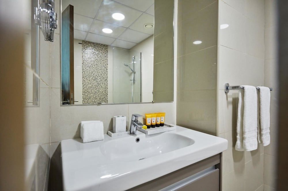 Fantastay Continental Towers Apartment, 2 Bedrooms, Marina View 9