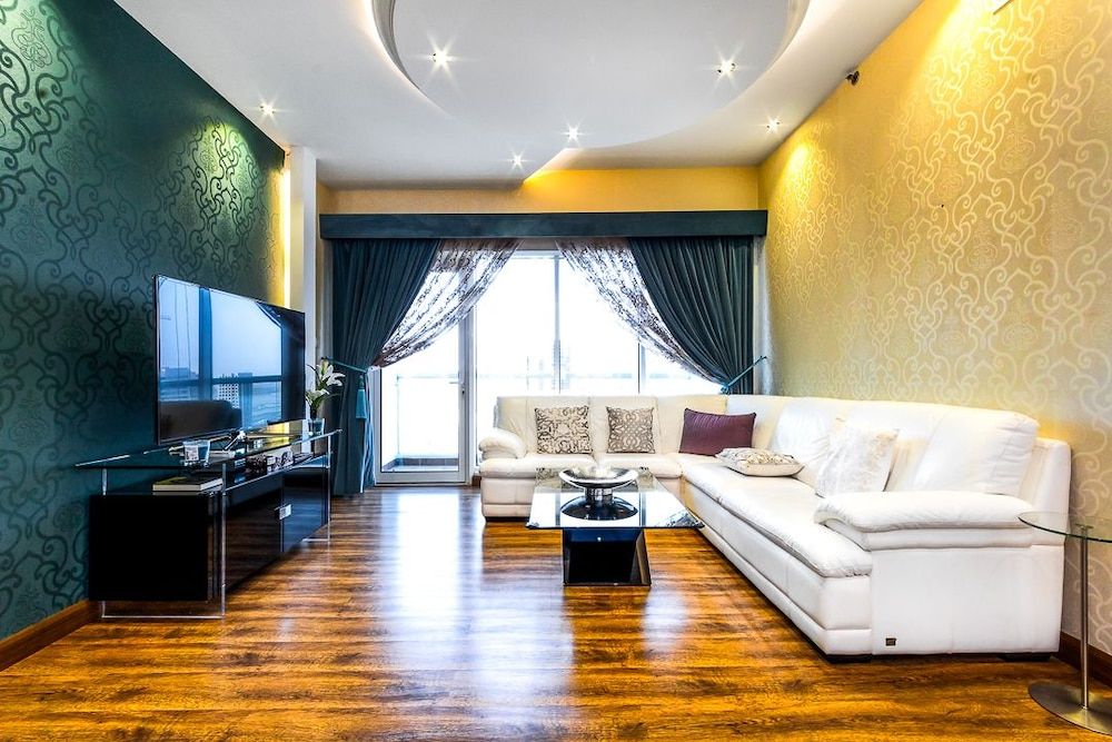 City Nights - 2B Burj Al Nujoom Tower Family Apartment, Multiple Beds, Bay View 10