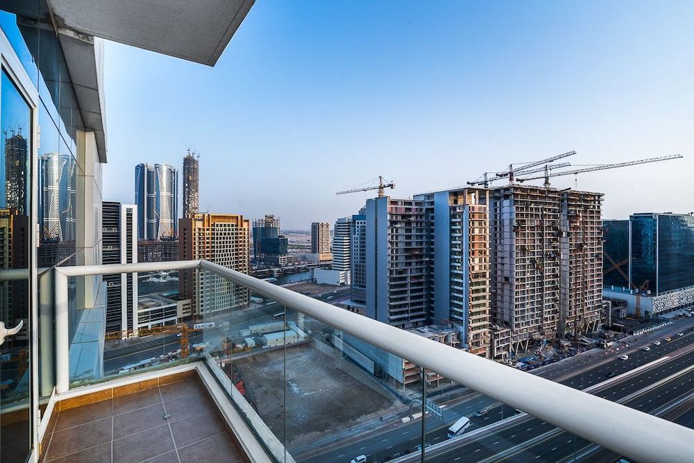 City Nights - 2B Burj Al Nujoom Tower Family Apartment, Multiple Beds, Bay View 11