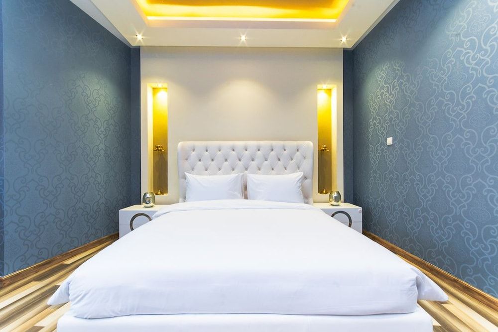 undefined City Nights - 2B Burj Al Nujoom Tower 8