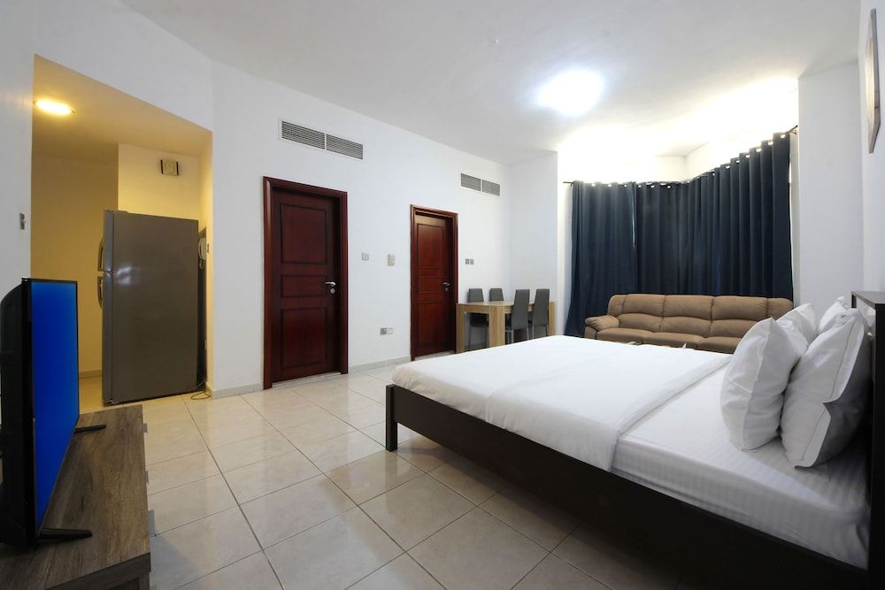 Signature Holiday Homes- Marina Studio Apartment 12