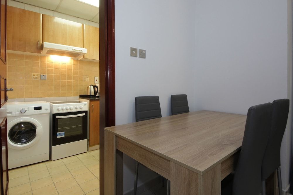 Signature Holiday Homes- Marina Studio Apartment 13