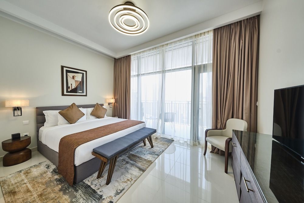 undefined Fantastay Blvd Crescent 3