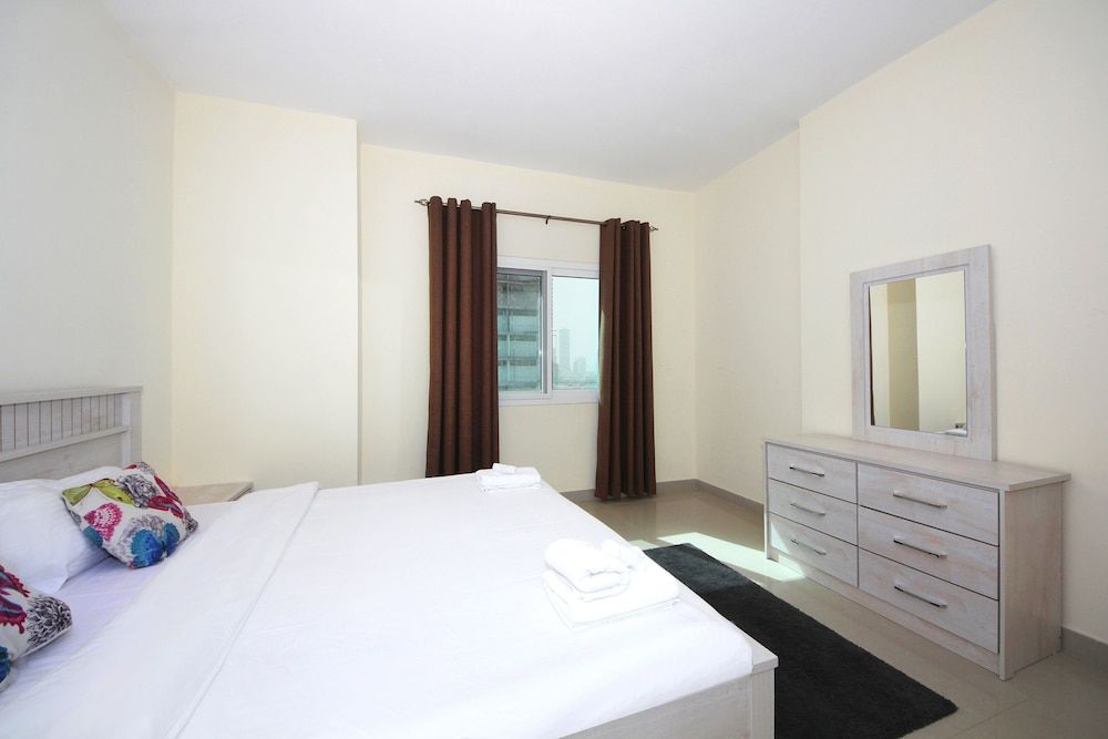 undefined Signature Holiday Home - Red Residence 8