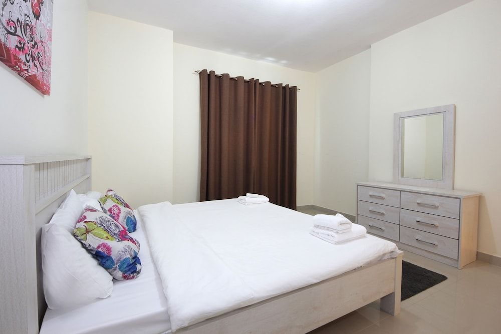 undefined Signature Holiday Home - Red Residence 9