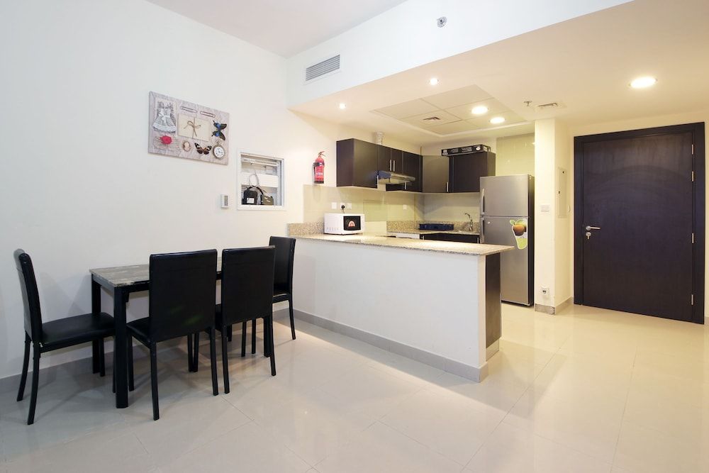 undefined Signature Holiday Home - Red Residence 3