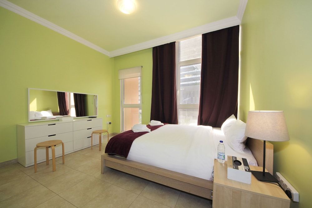 undefined Signature Holiday Home - Venetian 6