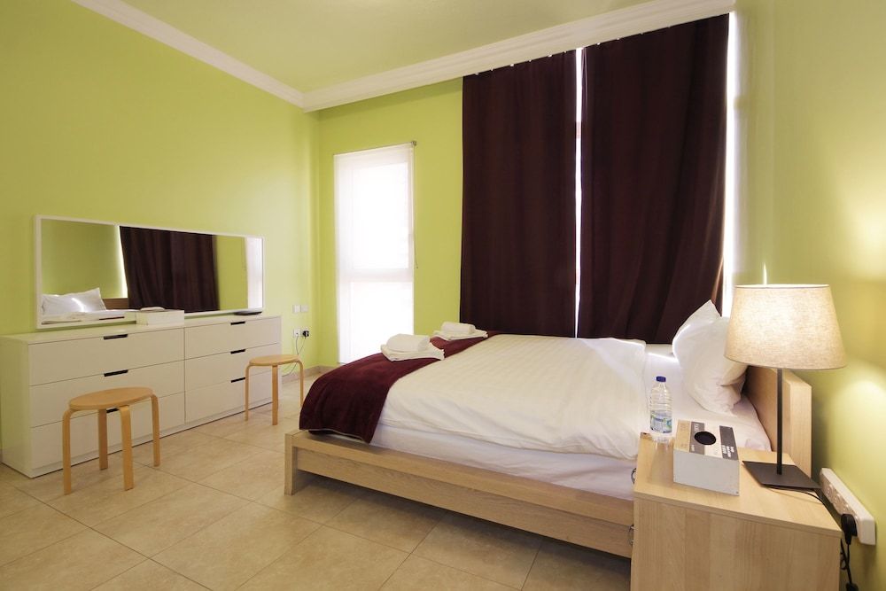 undefined Signature Holiday Home - Venetian 3