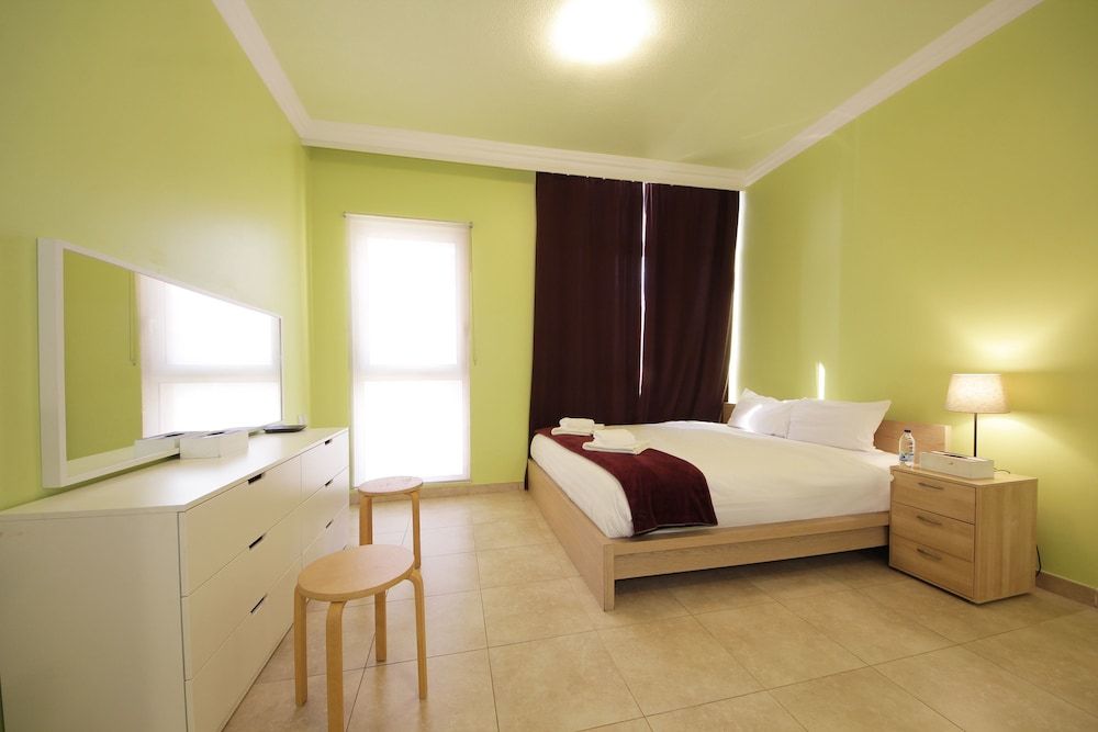 undefined Signature Holiday Home - Venetian 4