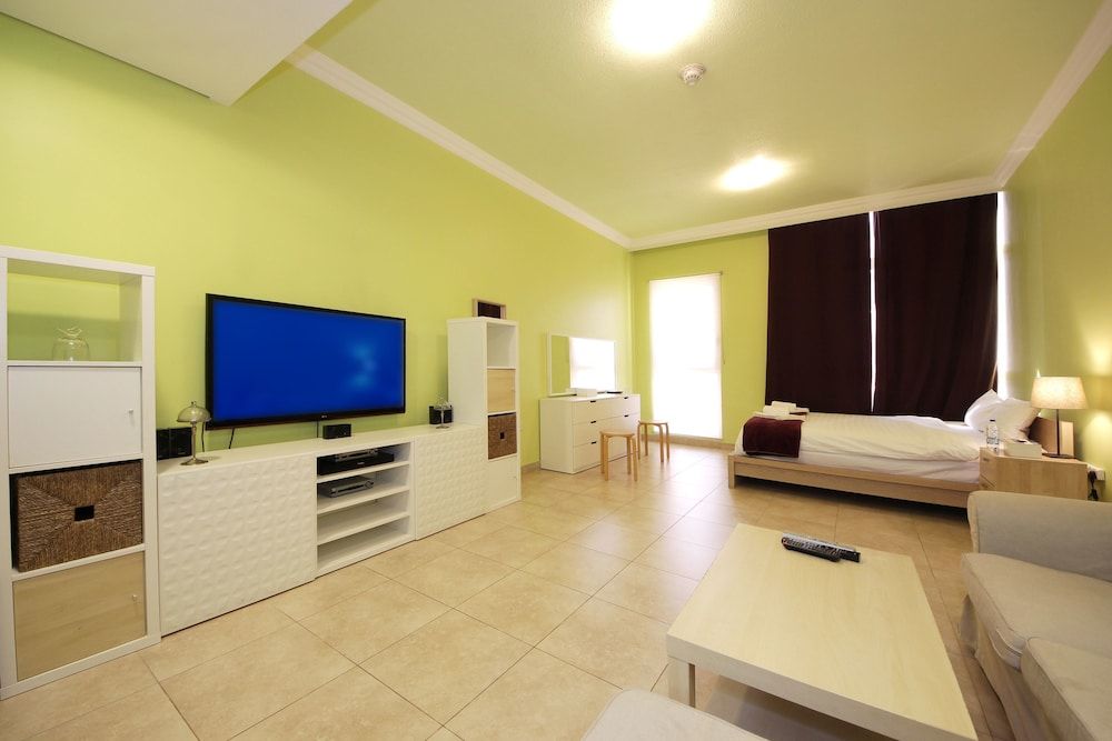 undefined Signature Holiday Home - Venetian 2