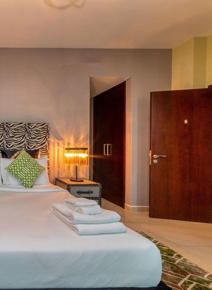 Top Floor 1 Bedroom Apartment (Partial Burj Khalifa & Fountain Views)