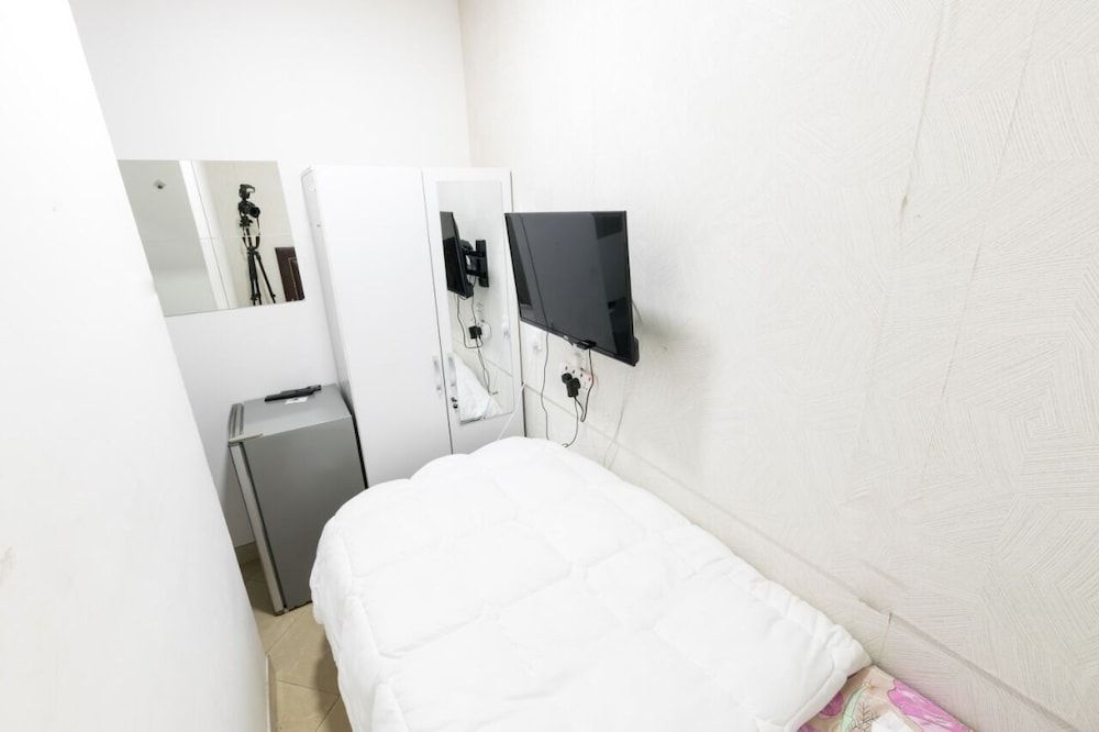 Marina Crown Tower Basic Room, Men only 3