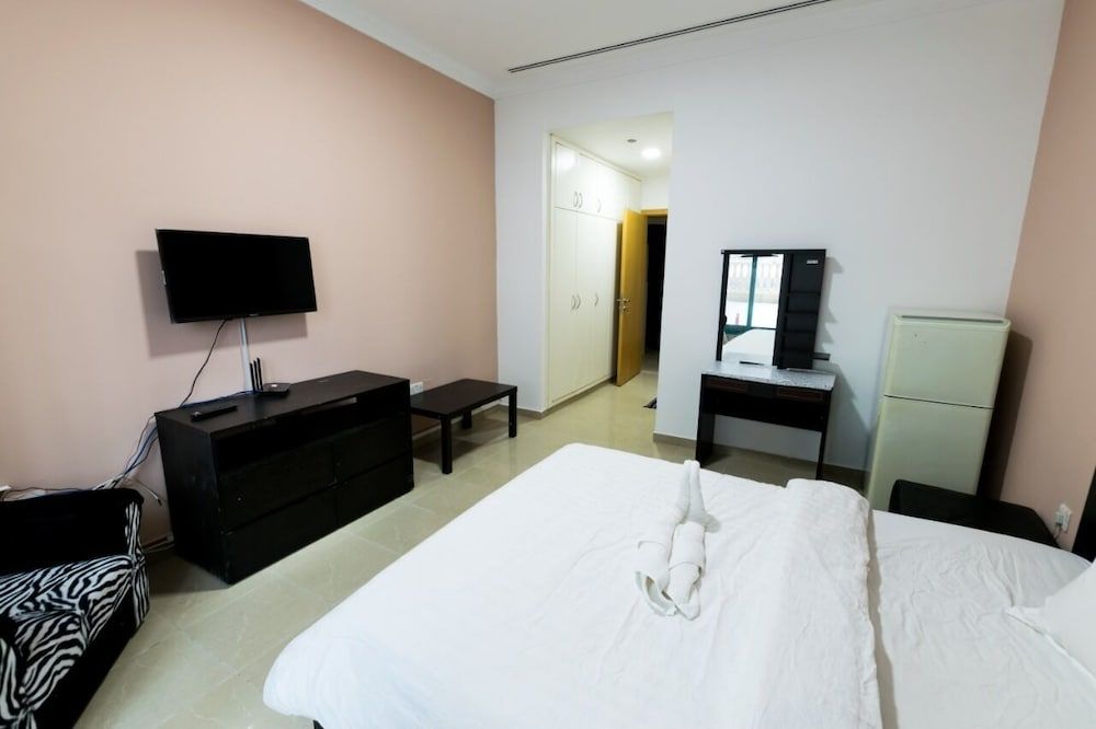 Marina Crown Tower Exclusive Double Room Single Use, Women only, City View