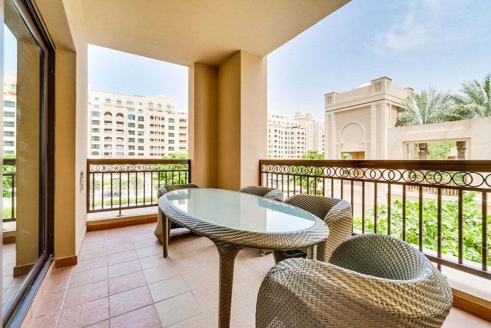 Fairmont North Luxury 2 BR Apt Palm Family Apartment, City View 23