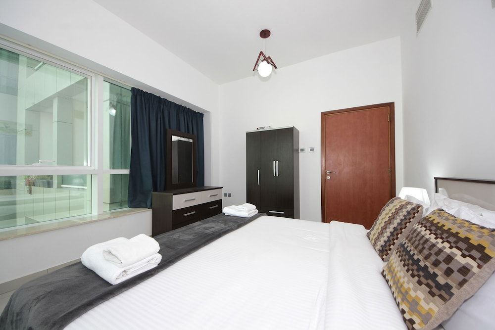 undefined Signature Holiday Home - Marina Pinnacle 4