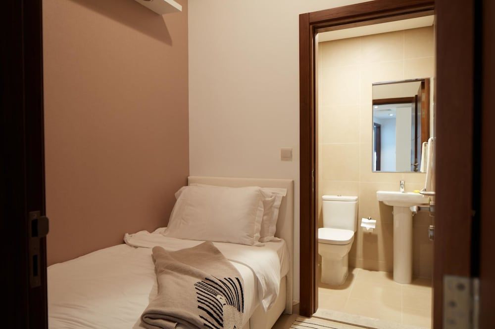 undefined FantaStay Burj Vista tower 1 5