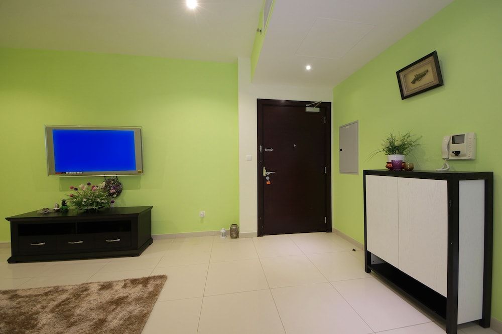 Signature Holiday Home-Masakin Al Furjan Apartment 12