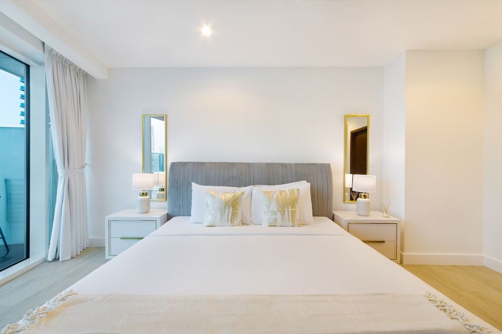 undefined Maison Privee - Spectacular Duplex Apt w/ Canal views 9