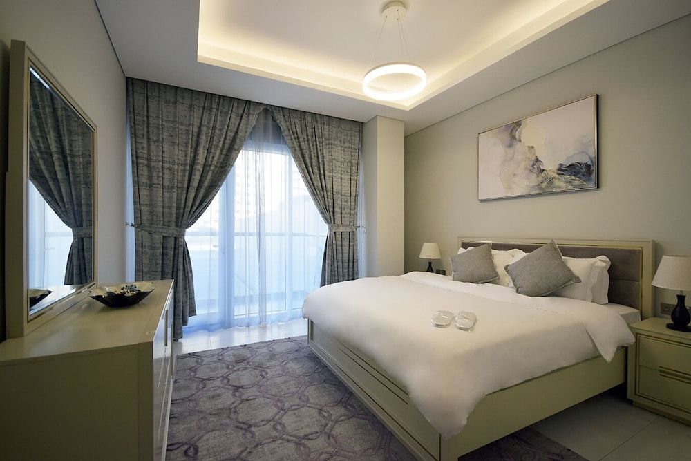 Regent Court Standard Apartment, 1 Bedroom, Pool Access, Park View 8