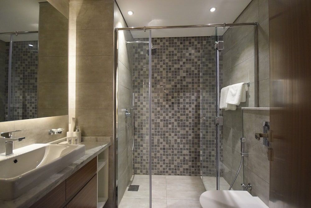 Regent Court Standard Apartment, 1 Bedroom, Pool Access, Park View 12