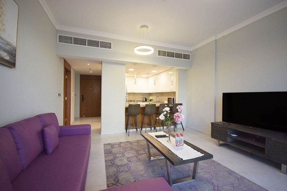 Regent Court Standard Apartment, 1 Bedroom, Pool Access, Park View 5