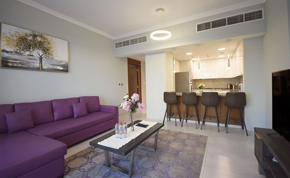 Regent Court Standard Apartment, 1 Bedroom, Pool Access, Park View 3