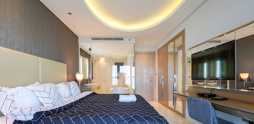 Paramount Standard Apartment, 3 Bedrooms, Pool Access 5