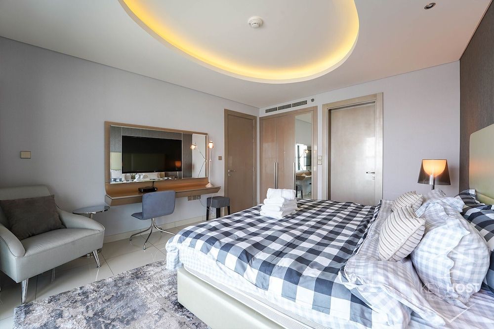 undefined Paramount 10