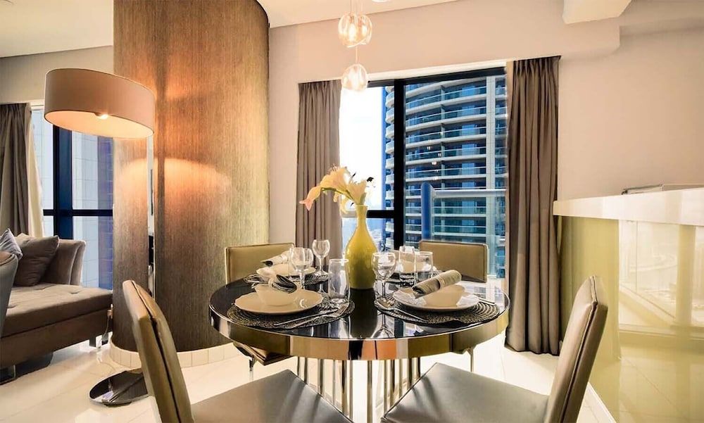 undefined Paramount 6