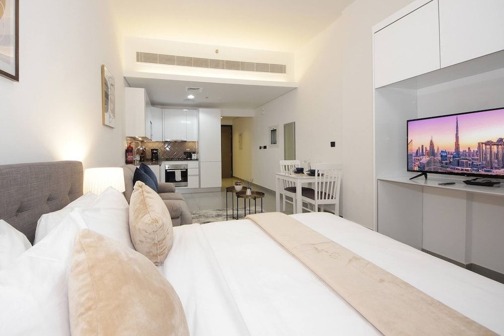 undefined Amazing Studio Thirteen 8