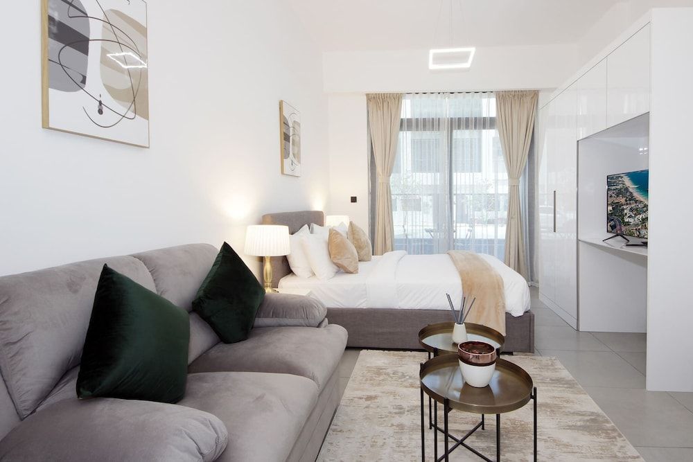 undefined Executive Studio Seven 10