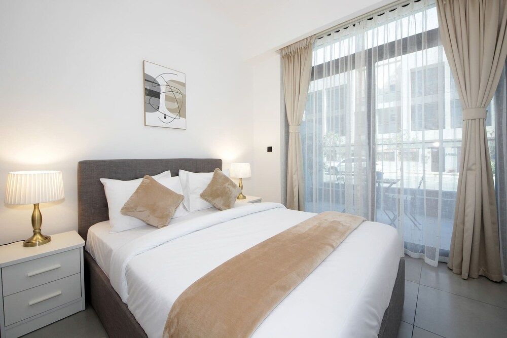 undefined Executive Studio Seven 7