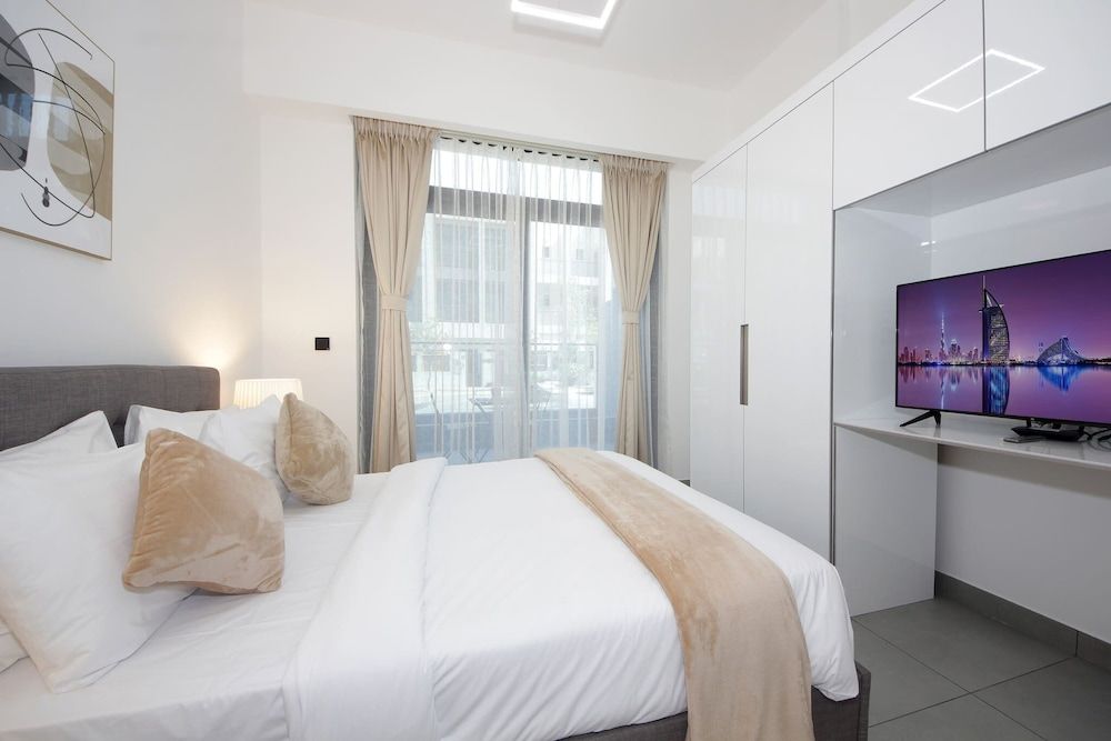 undefined Executive Studio Seven 5