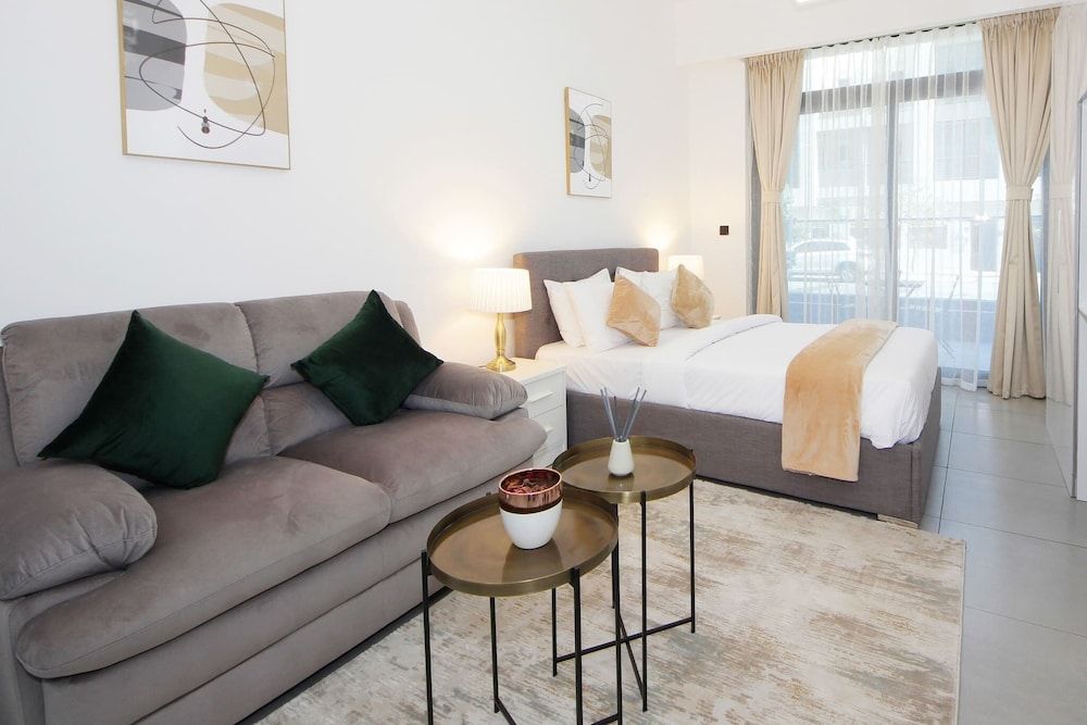 undefined Executive Studio Seven 9