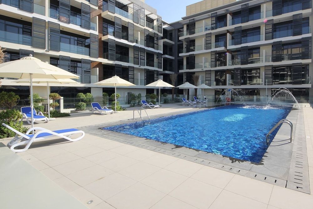 undefined Executive Studio Seven 3