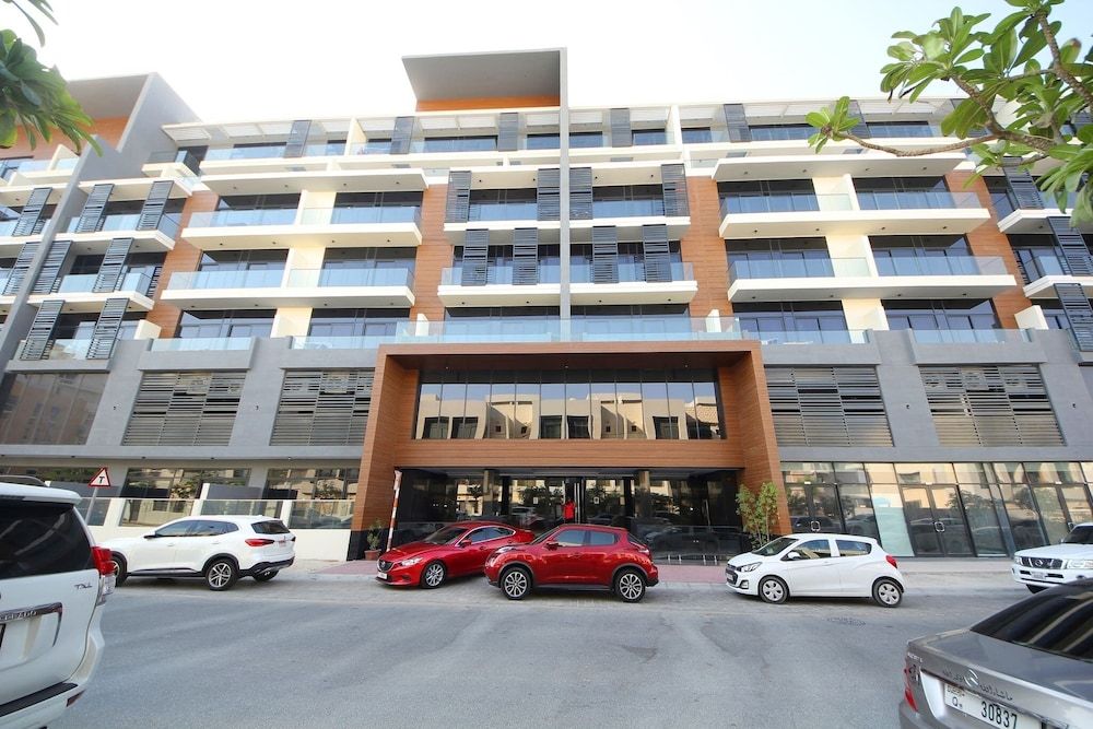 undefined Executive Studio Seven 2