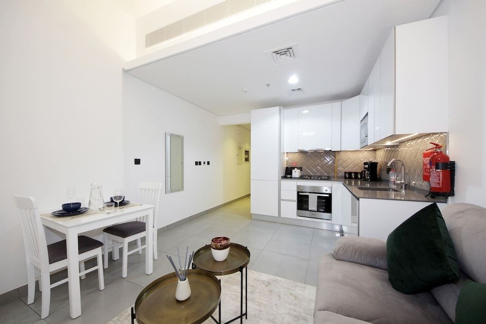 undefined Executive Studio Seven 8