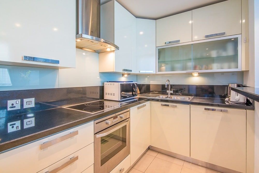 undefined Jlt Bonnington Tower 1 Br Apartment Lake View 2